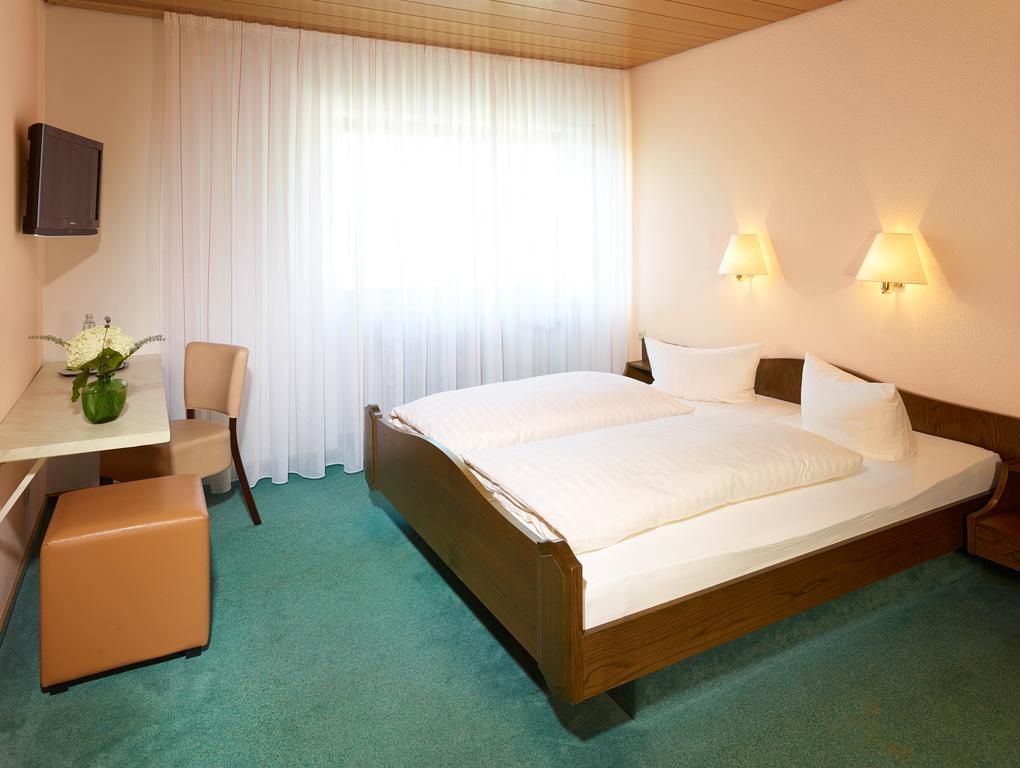 Hotel Loesch Pfaelzer Hof Romerberg Kamer foto